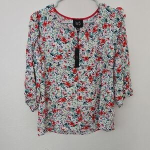 Nwt W5 Red and Green Blouse  3/4 Sleeves Size M.